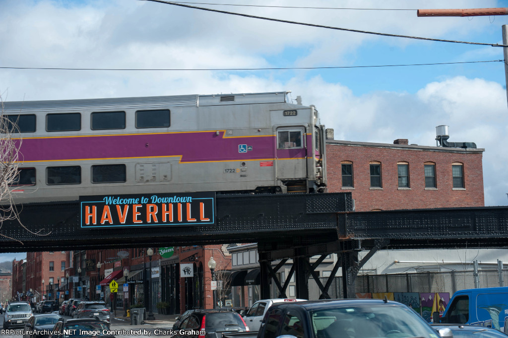 MBTA 1722 Leaving the Station